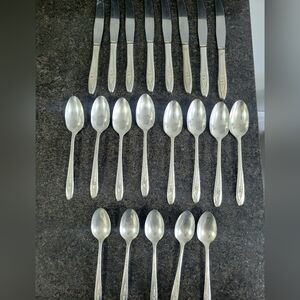 Set Of 21 International Silver Plate Silver Tulip Spoons/knives 1950s